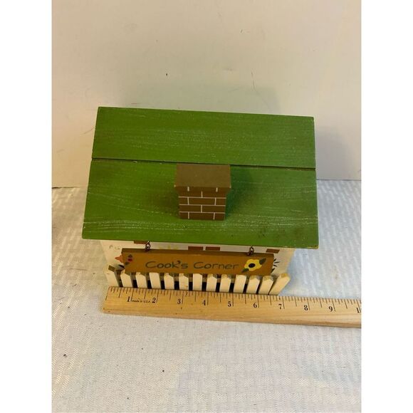 Wooden Cooks Corner Birdhouse shaped recipe keeper section divider 7"x 5.5"x6" - Picture 3 of 7